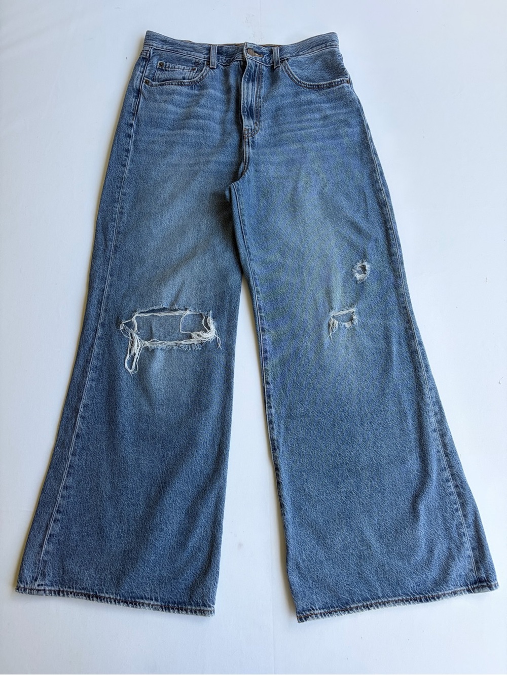 Levi’s Premium High Loose Flare Distressed Jeans Medium Wash Size 31